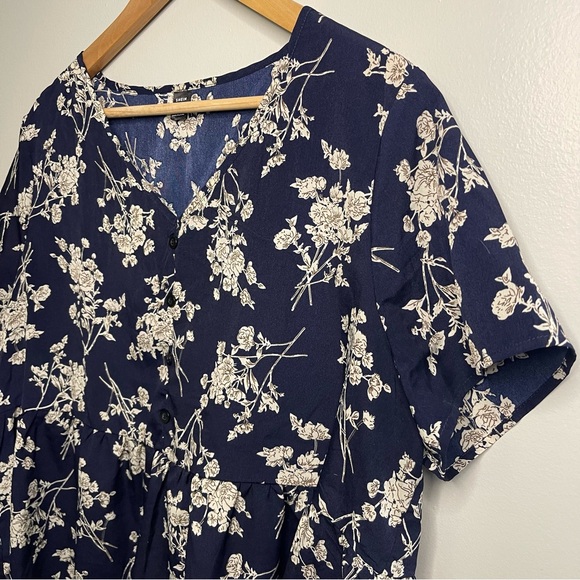 Blue Floral Short Sleeved Blouse - Picture 3 of 7